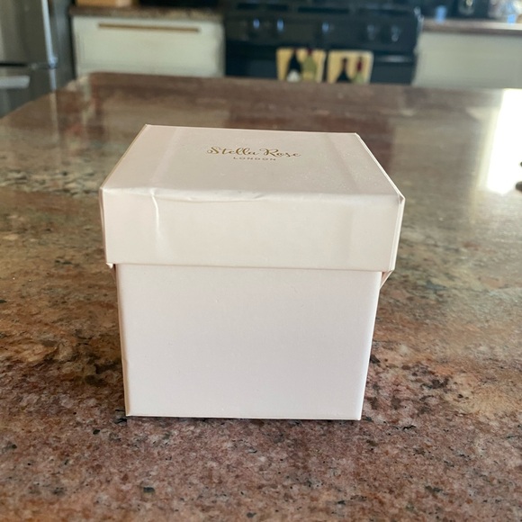 NWT - in box Silver plated tear drop sparkly earrings - Picture 3 of 4